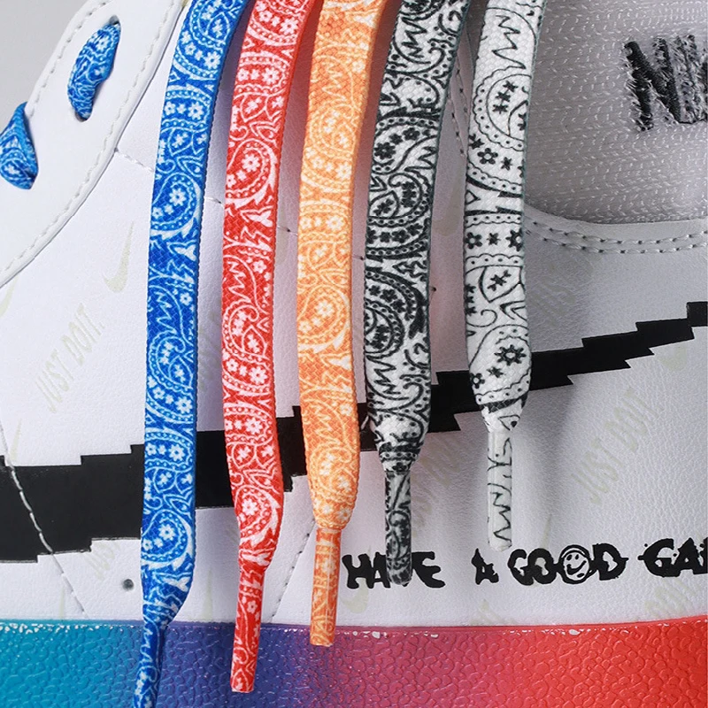 Cordones planos con flores de  - Travis Scott Lace reseña y precio